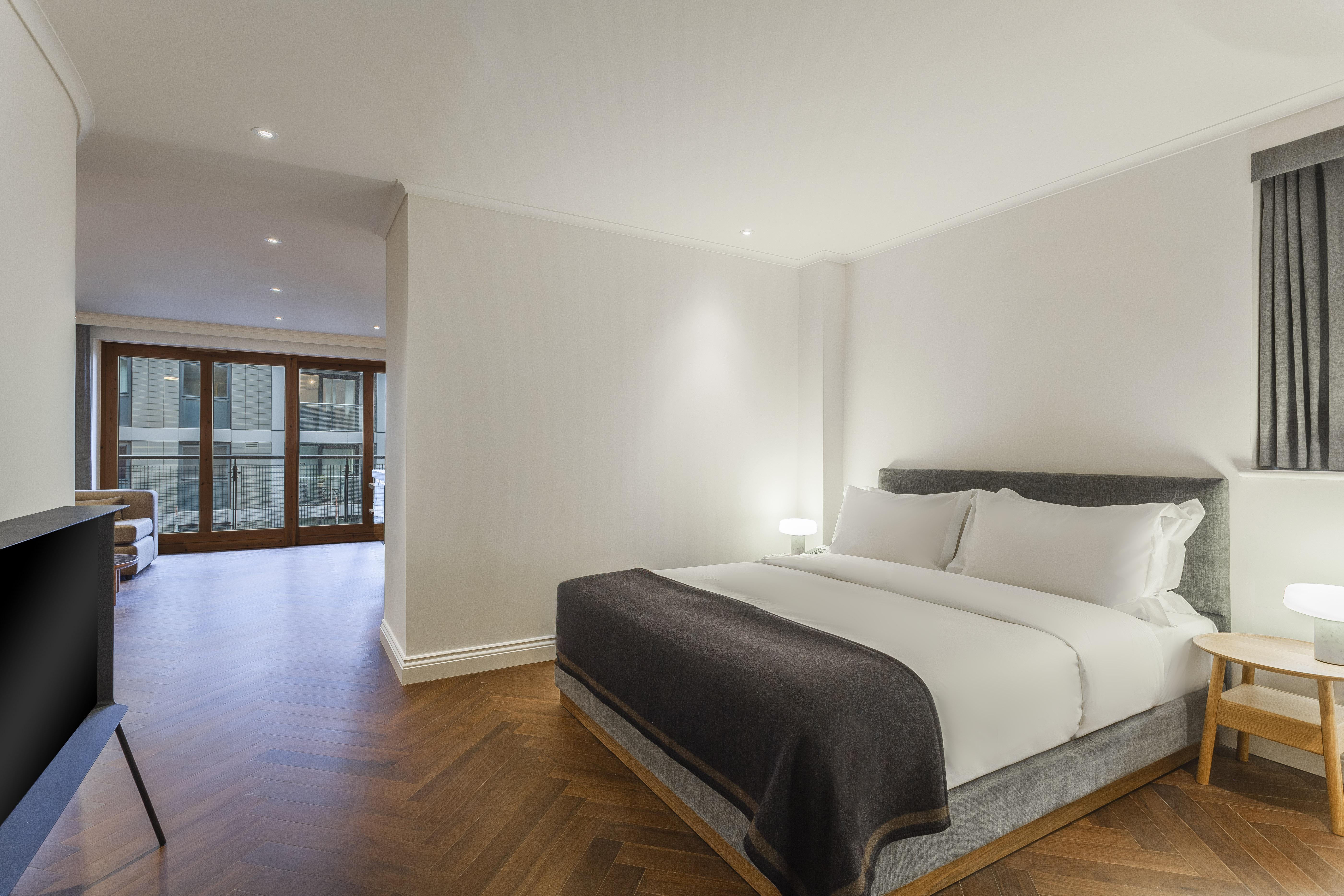 Hotel The Roseate Reading Esterno foto A bedroom at the hotel