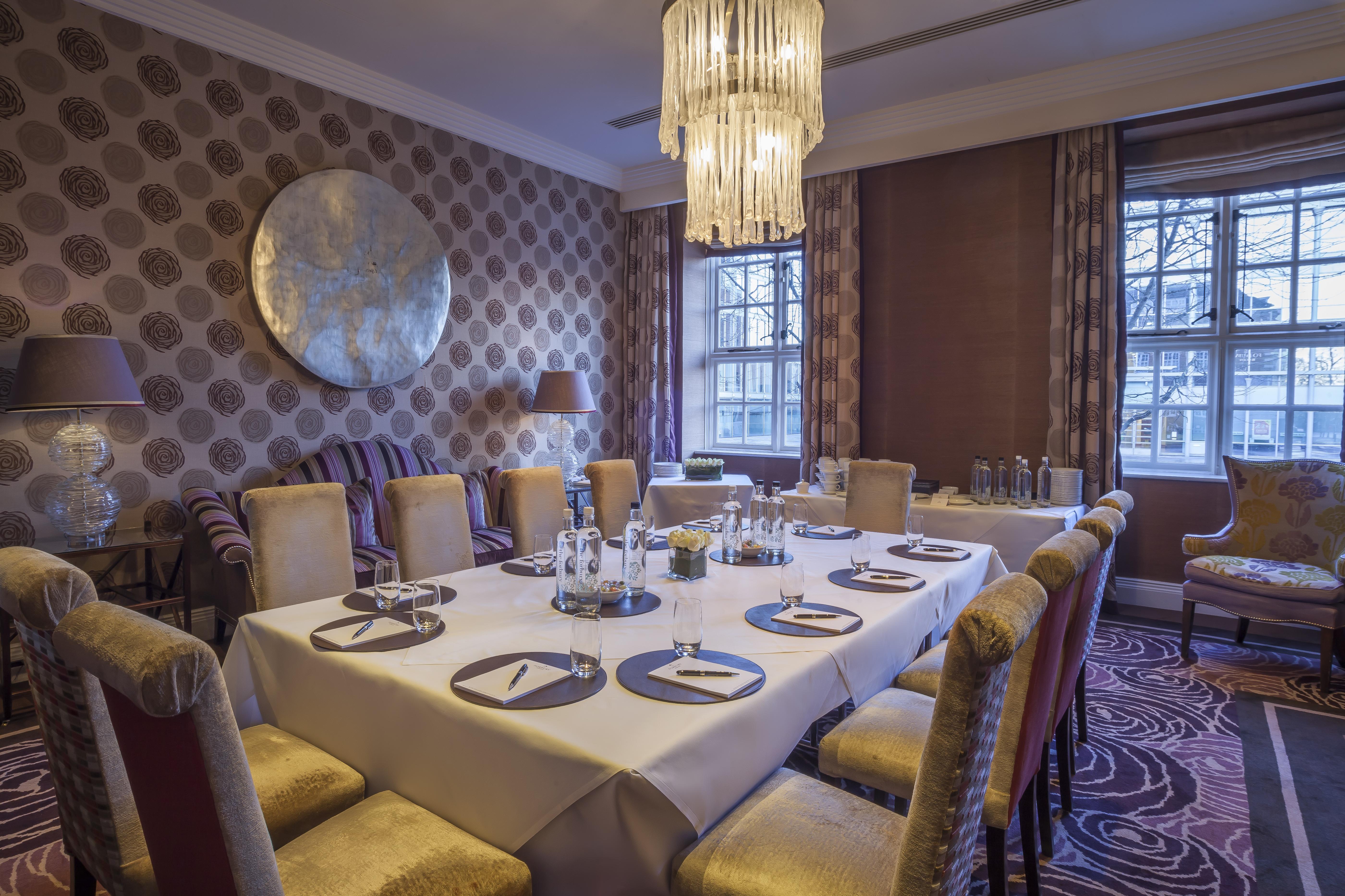 Hotel The Roseate Reading Esterno foto The private dining room at the restaurant