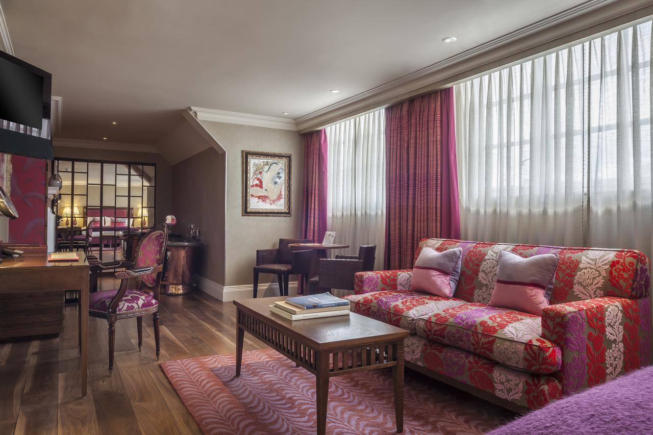 Hotel The Roseate Reading Esterno foto A suite at the Mandarin Oriental London