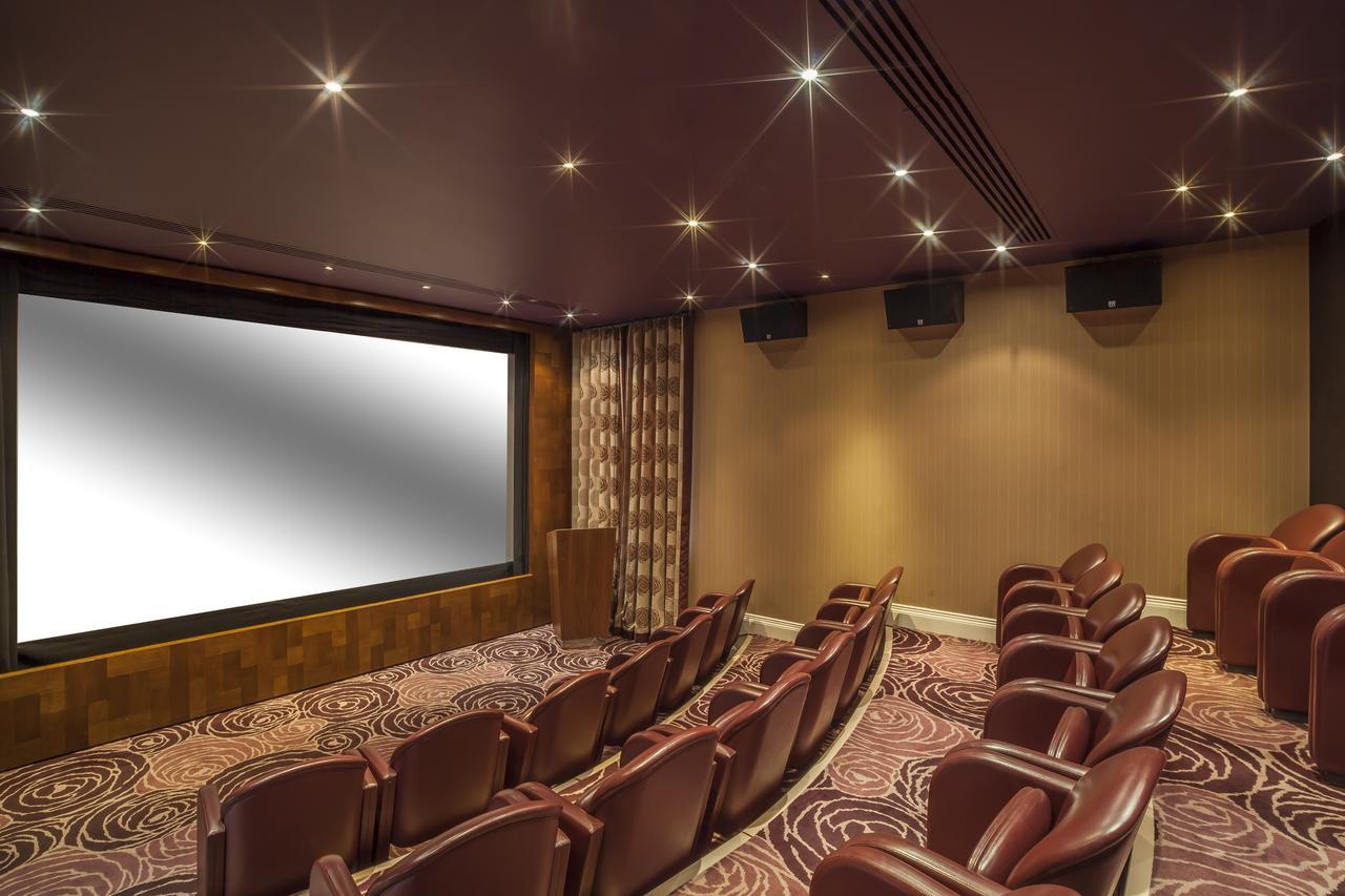 Hotel The Roseate Reading Esterno foto The cinema at The Dorchester