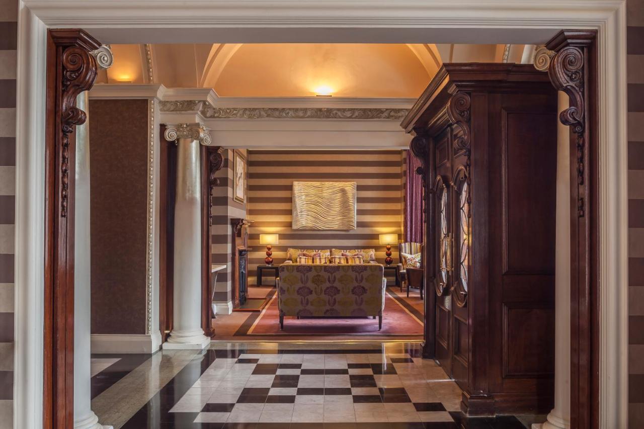 Hotel The Roseate Reading Esterno foto The entrance to the suite
