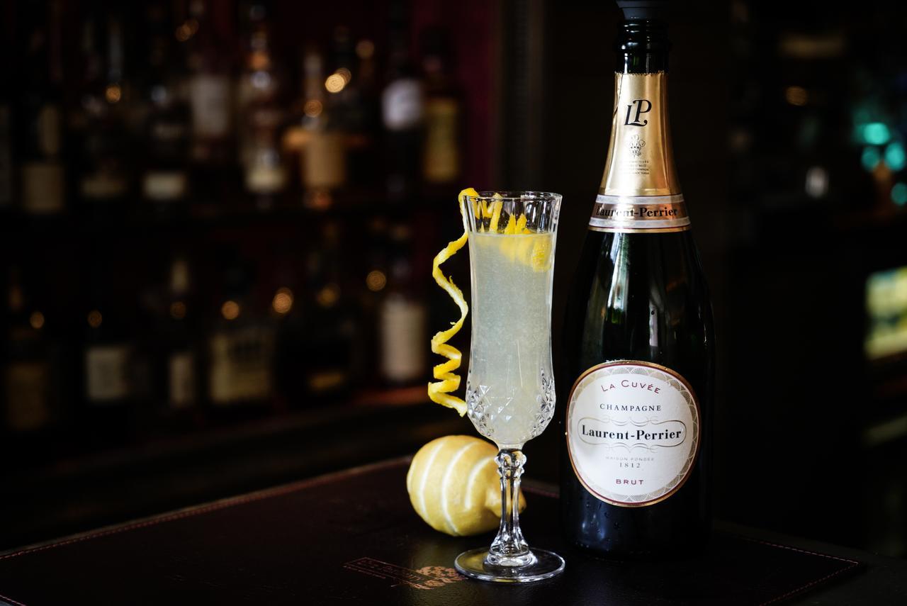 Hotel The Roseate Reading Esterno foto A French 75