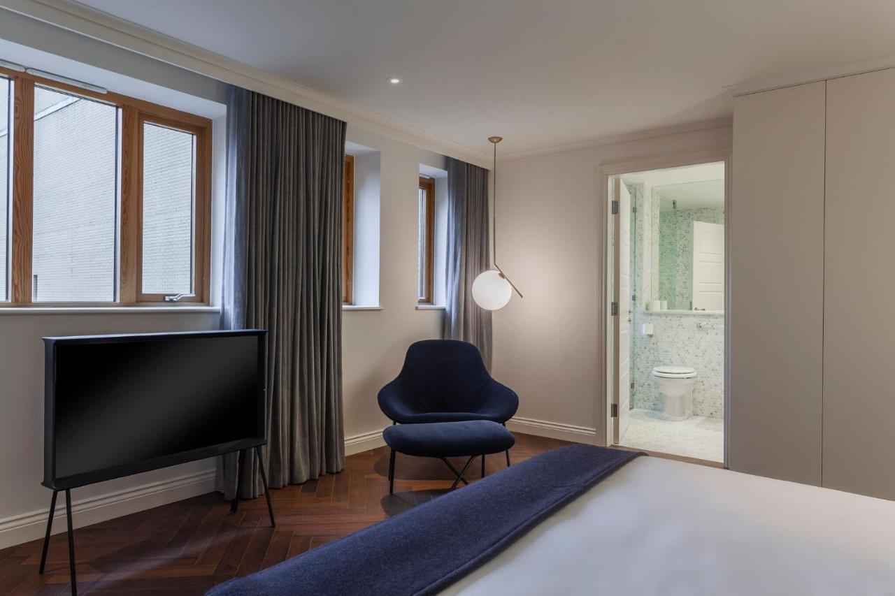 Hotel The Roseate Reading Esterno foto A bedroom at the hotel