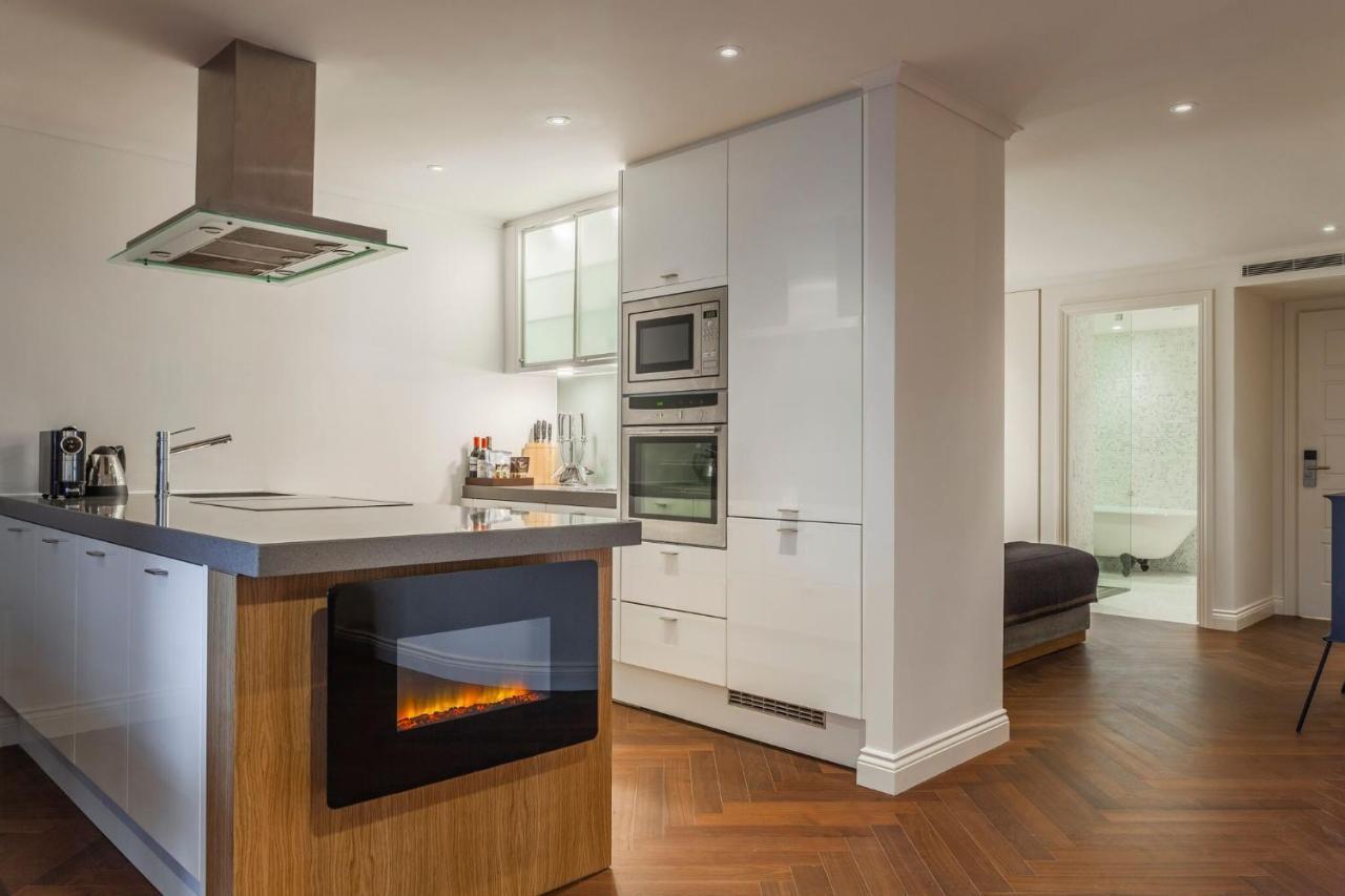 Hotel The Roseate Reading Esterno foto A modern kitchen