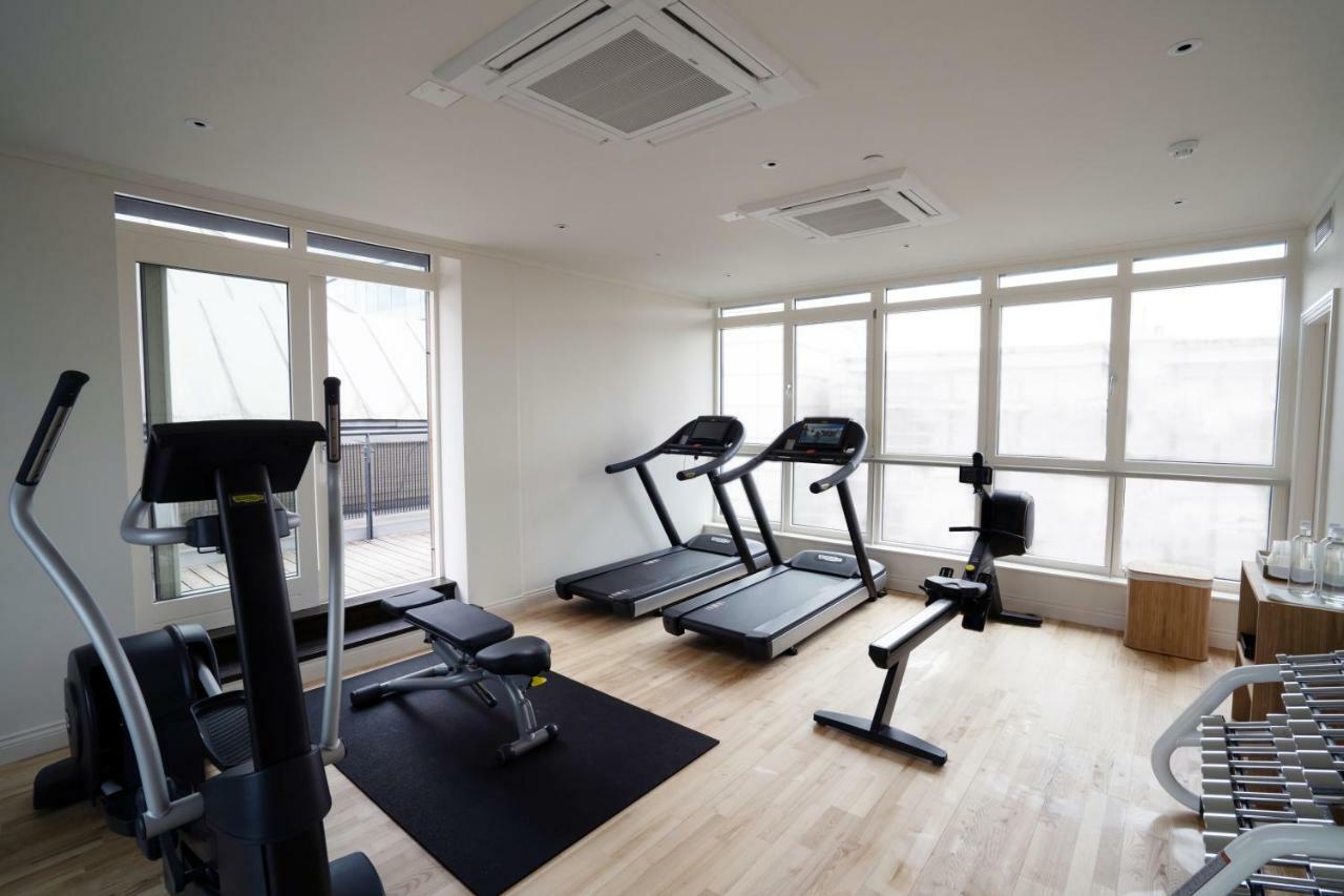 Hotel The Roseate Reading Esterno foto A gym in a hotel