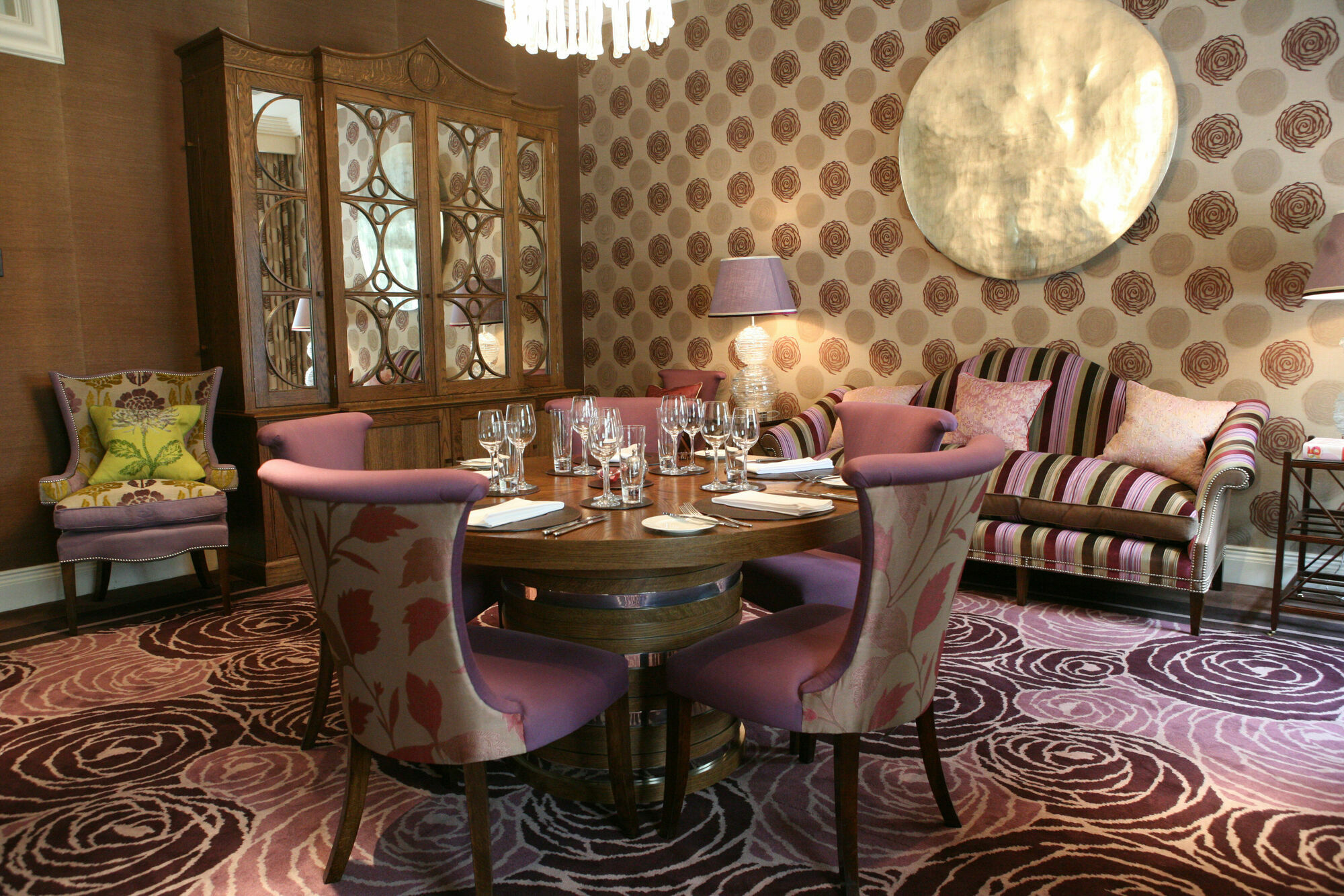 Hotel The Roseate Reading Esterno foto The interior of the restaurant