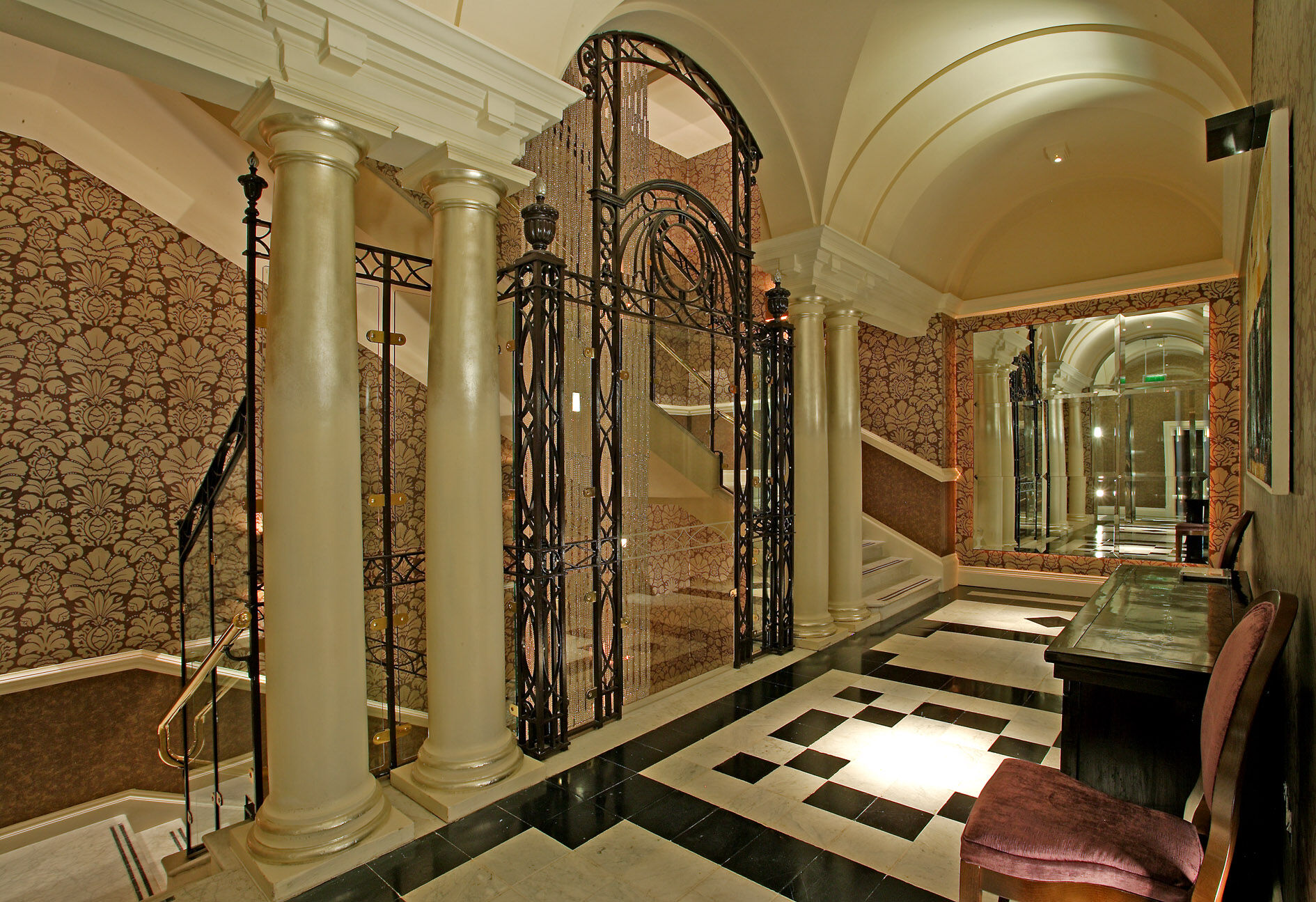 Hotel The Roseate Reading Esterno foto The hotel's lobby